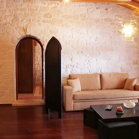 The Vivian - Luxury Stone *